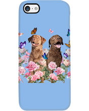 Load image into Gallery viewer, Gift For Dog LoversChesapeake Bay Retriever With Peonies Phone case