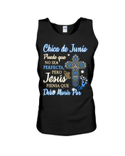 Load image into Gallery viewer, Chica De  Junio    Todo Lo Puedo En Cristo Que Me Fortalece Unisex Tank Top
