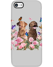 Load image into Gallery viewer, Gift For Dog LoversChesapeake Bay Retriever With Peonies Phone case
