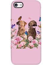 Load image into Gallery viewer, Gift For Dog LoversChesapeake Bay Retriever With Peonies Phone case
