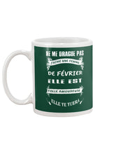 Load image into Gallery viewer, Ne Me Drague Pas J&#39;aime Une Femme De FéVrier Elle Est Folle Amoureuse Mug
