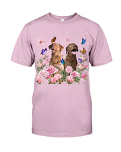 Load image into Gallery viewer, Gift For Dog LoversChesapeake Bay Retriever With Peonies Guys Tee
