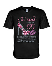 Load image into Gallery viewer, Je Suis Nee En 55 Je Ne Suis Peut-Être Pas Birthday Gift For Grandma Guys V-Neck
