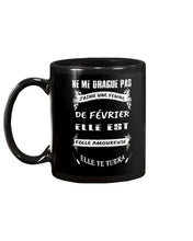 Load image into Gallery viewer, Ne Me Drague Pas J&#39;aime Une Femme De FéVrier Elle Est Folle Amoureuse Mug
