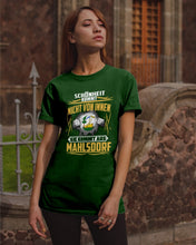 Load image into Gallery viewer, Market Trendz Schönheit Kommt Nicht Von Innen Sie Kommt Aus Mahlsdorf Guys Tee
