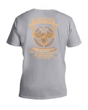 Load image into Gallery viewer, Les Legendes Naissent En Juin Birthday Meaningful Gift Guys V-Neck
